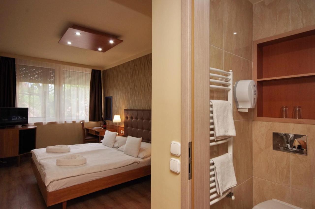 Aqua Hotel Gyula Extérieur photo