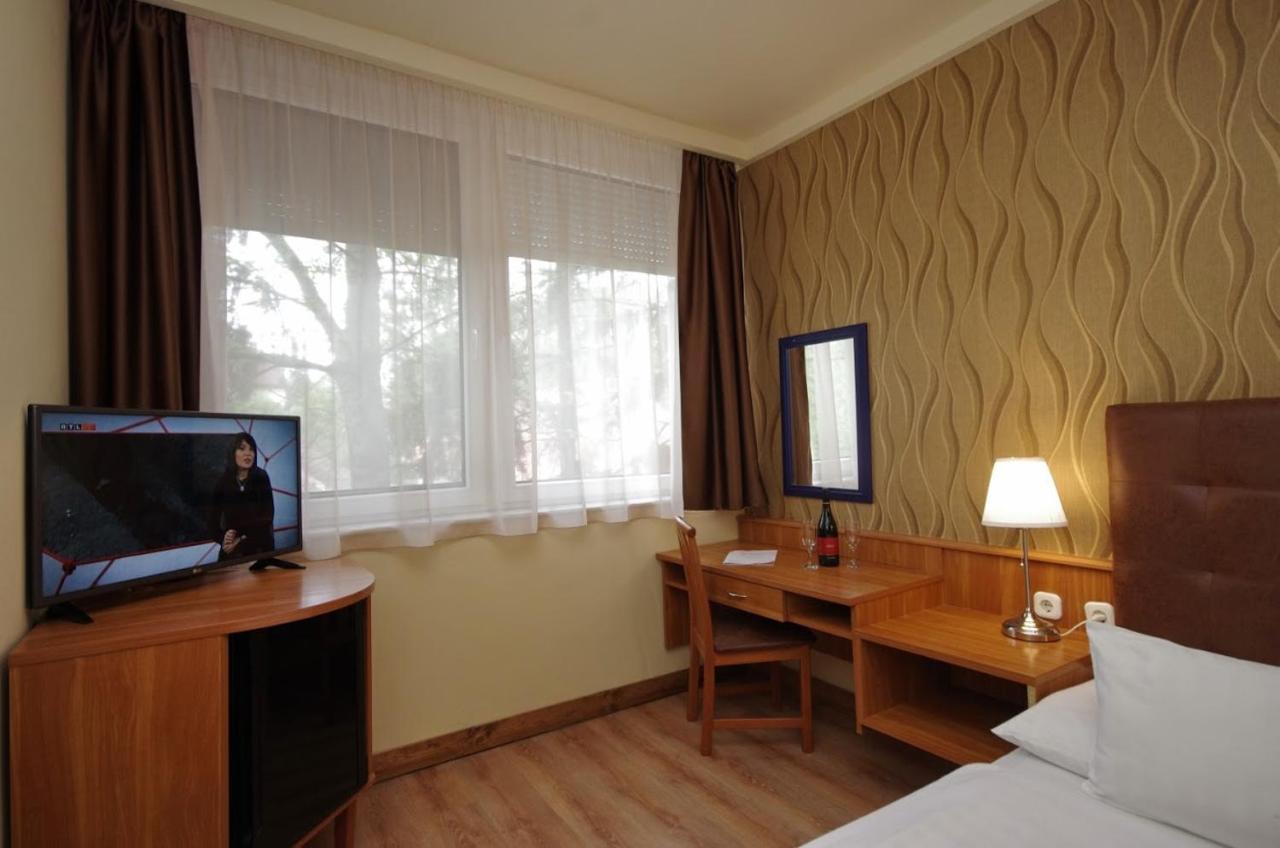 Aqua Hotel Gyula Extérieur photo