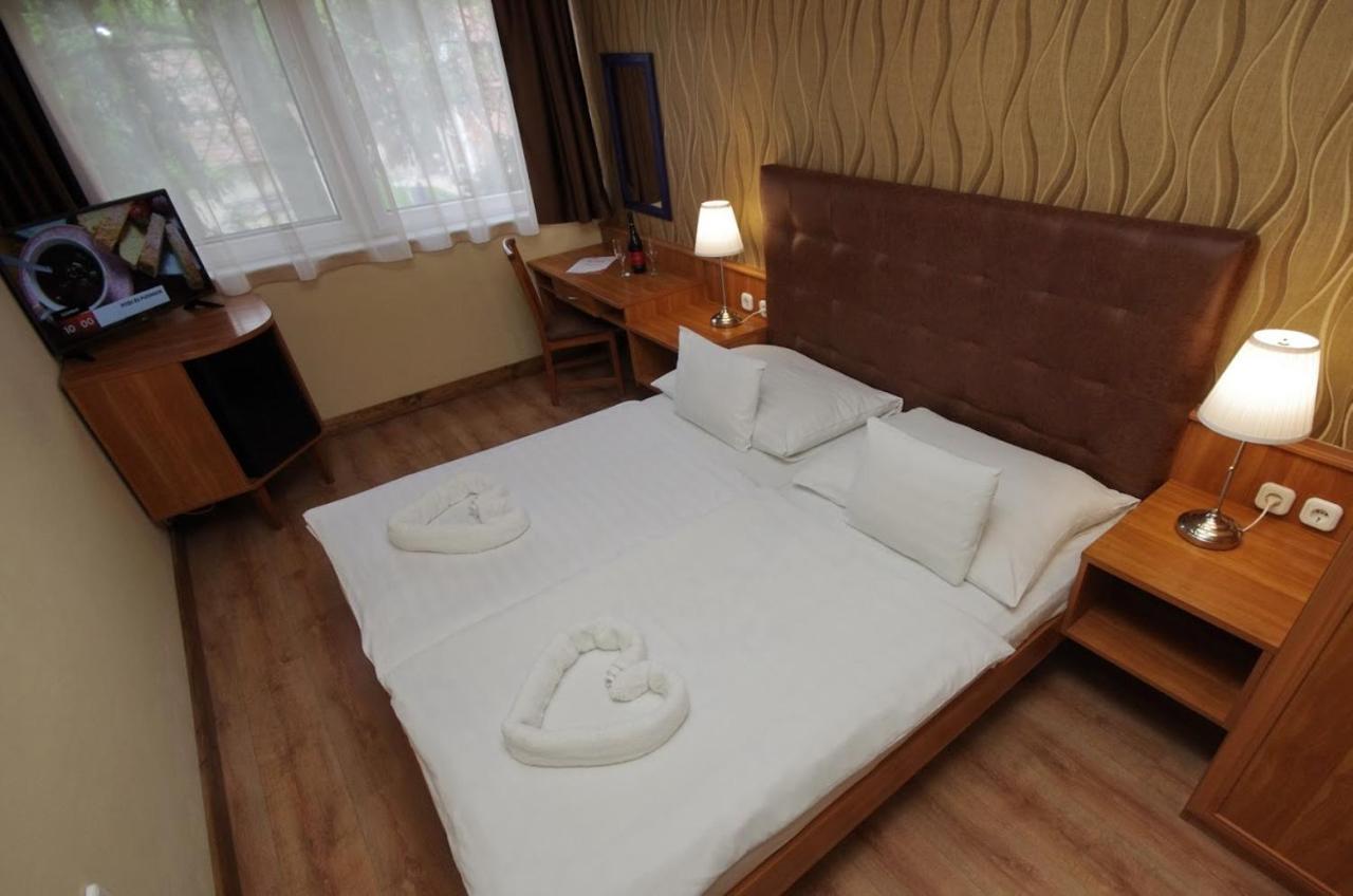 Aqua Hotel Gyula Extérieur photo