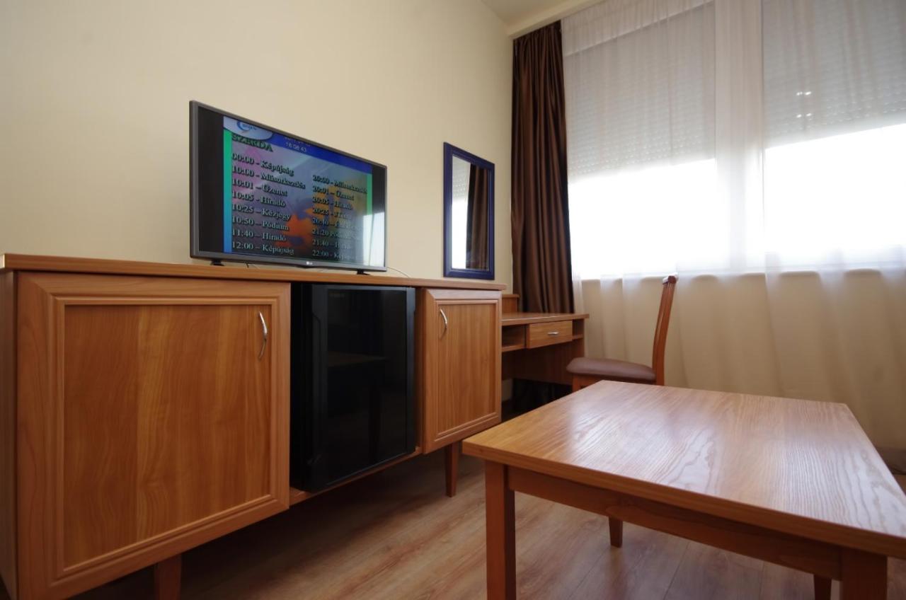 Aqua Hotel Gyula Extérieur photo