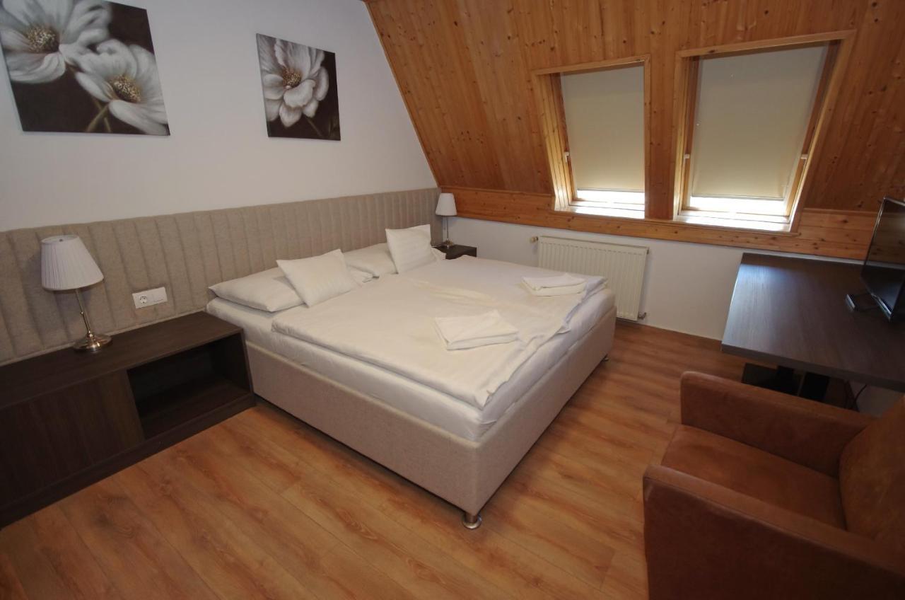 Aqua Hotel Gyula Extérieur photo