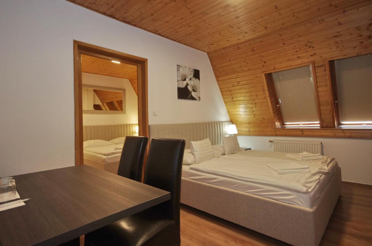 Aqua Hotel Gyula Extérieur photo