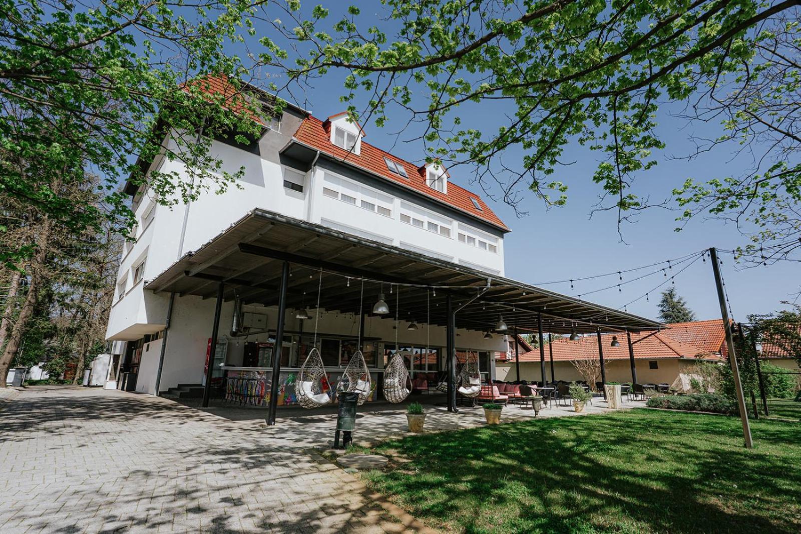 Aqua Hotel Gyula Extérieur photo