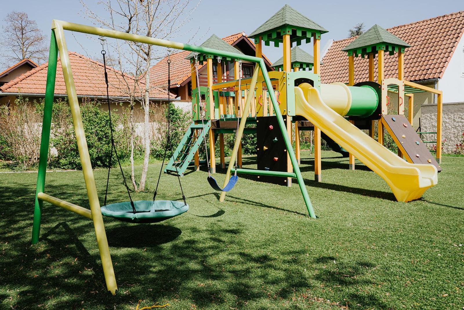 Aqua Hotel Gyula Extérieur photo