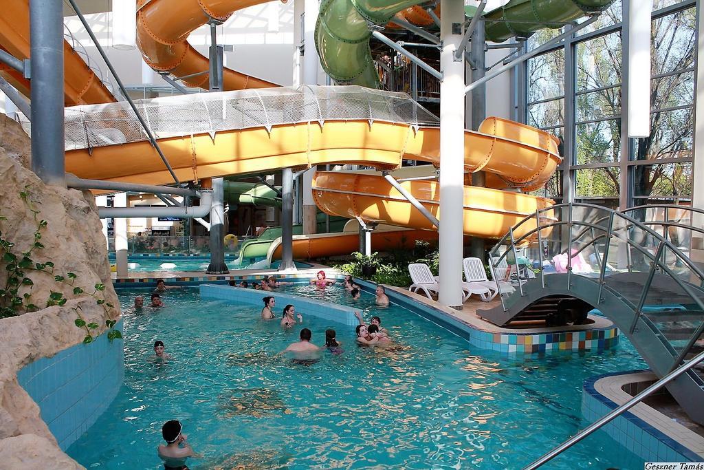 Aqua Hotel Gyula Extérieur photo